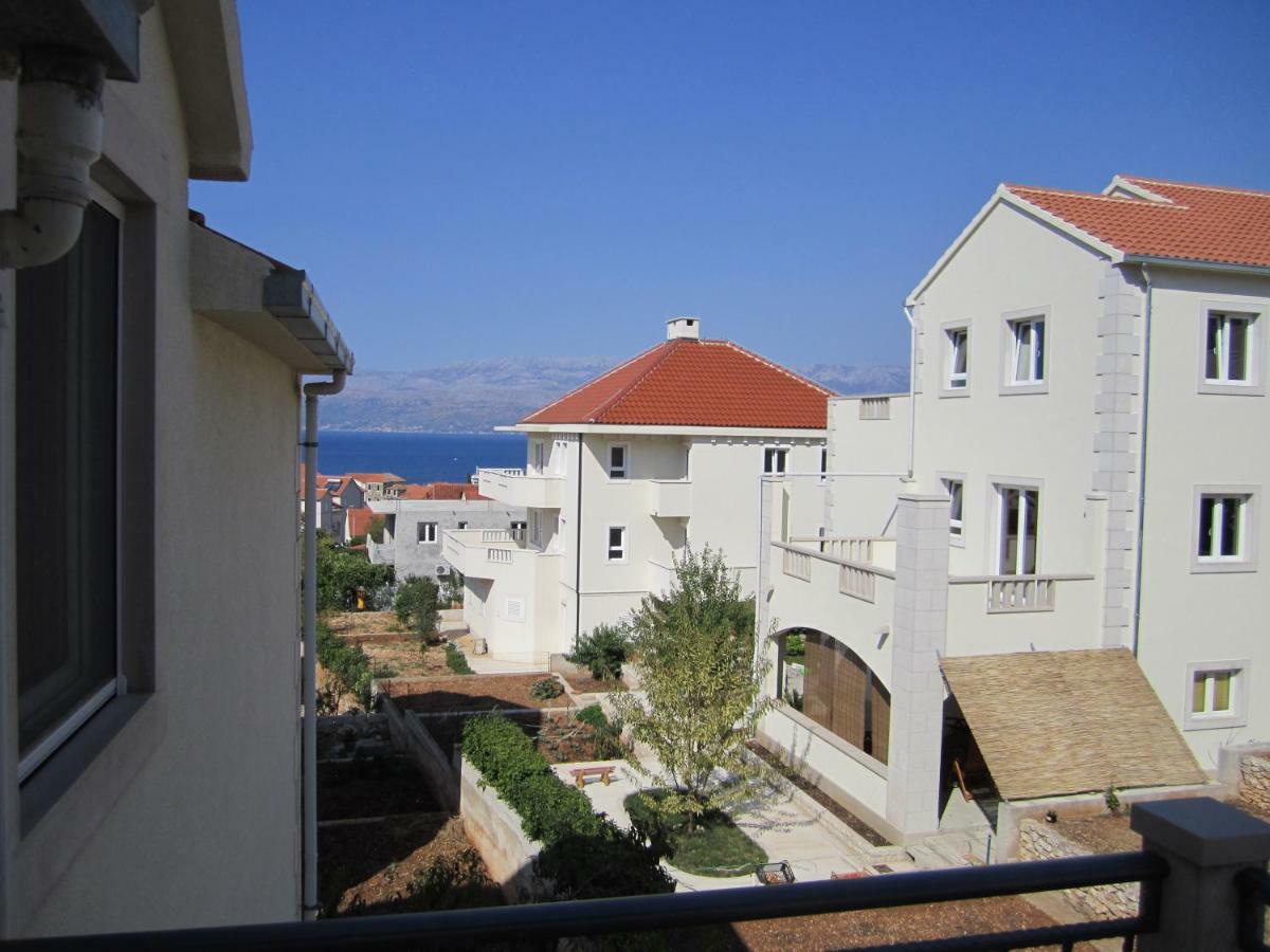 Nives B. Supetar Exterior foto