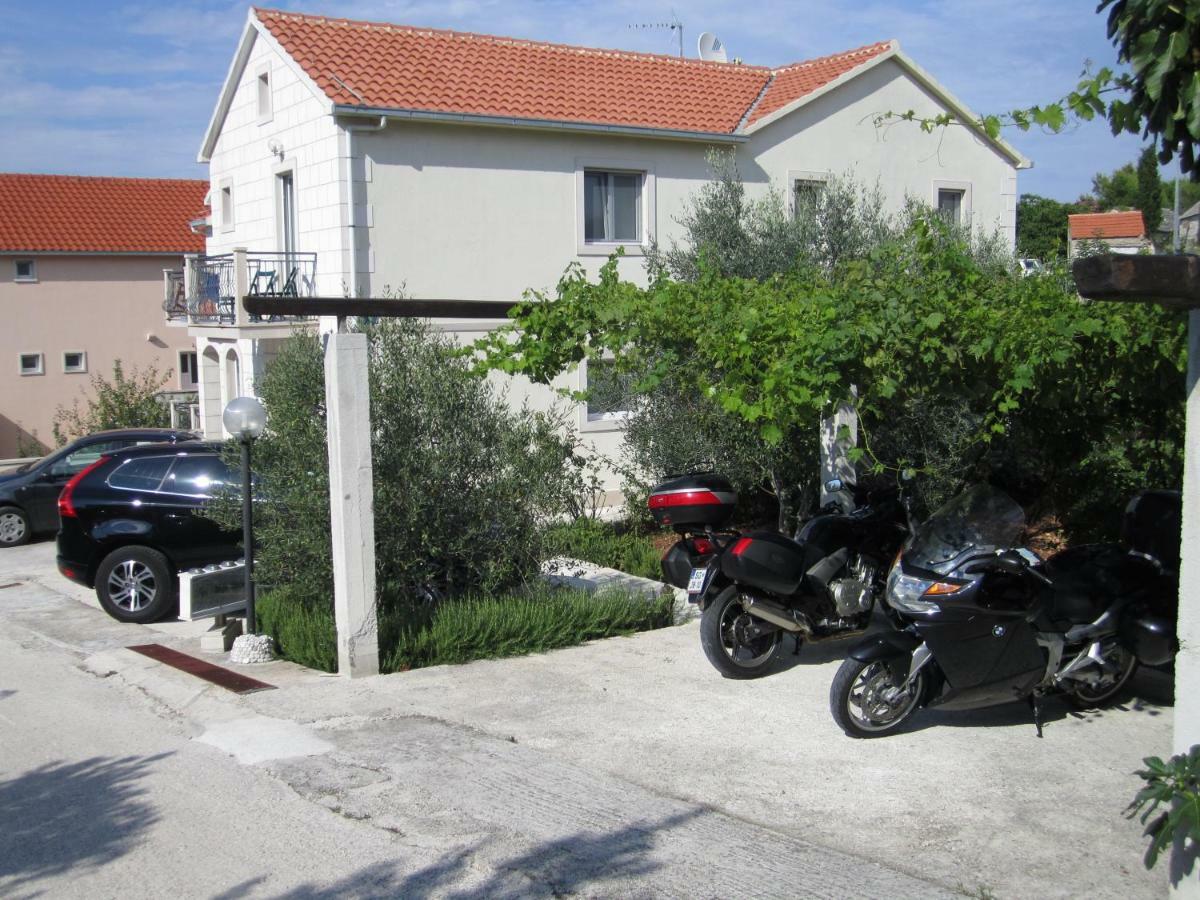 Nives B. Supetar Exterior foto