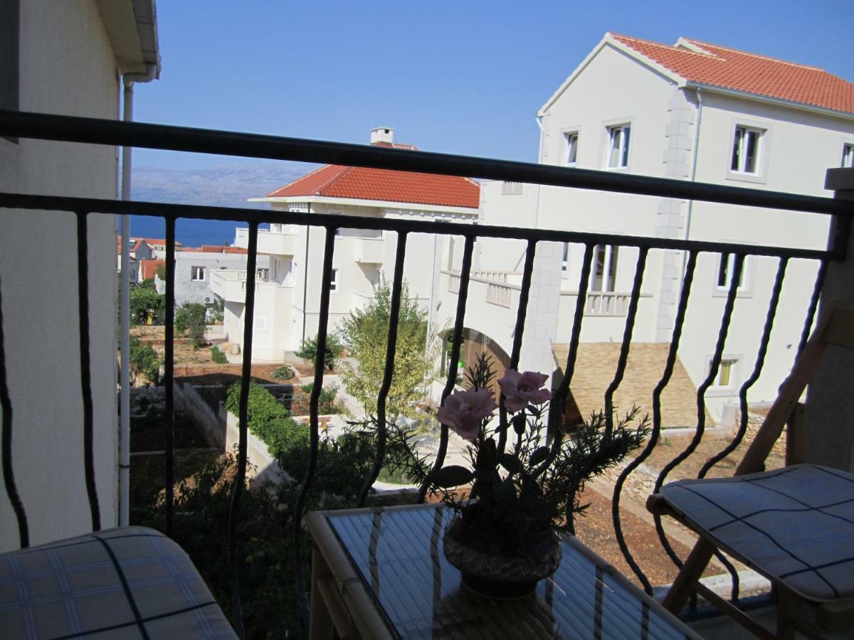 Nives B. Supetar Exterior foto