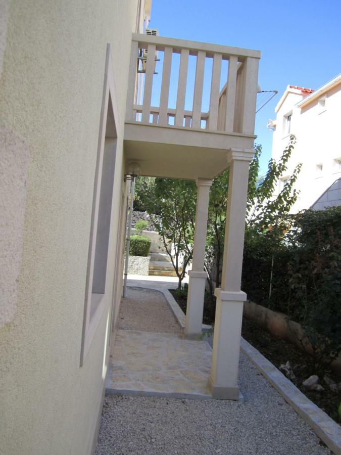 Nives B. Supetar Exterior foto