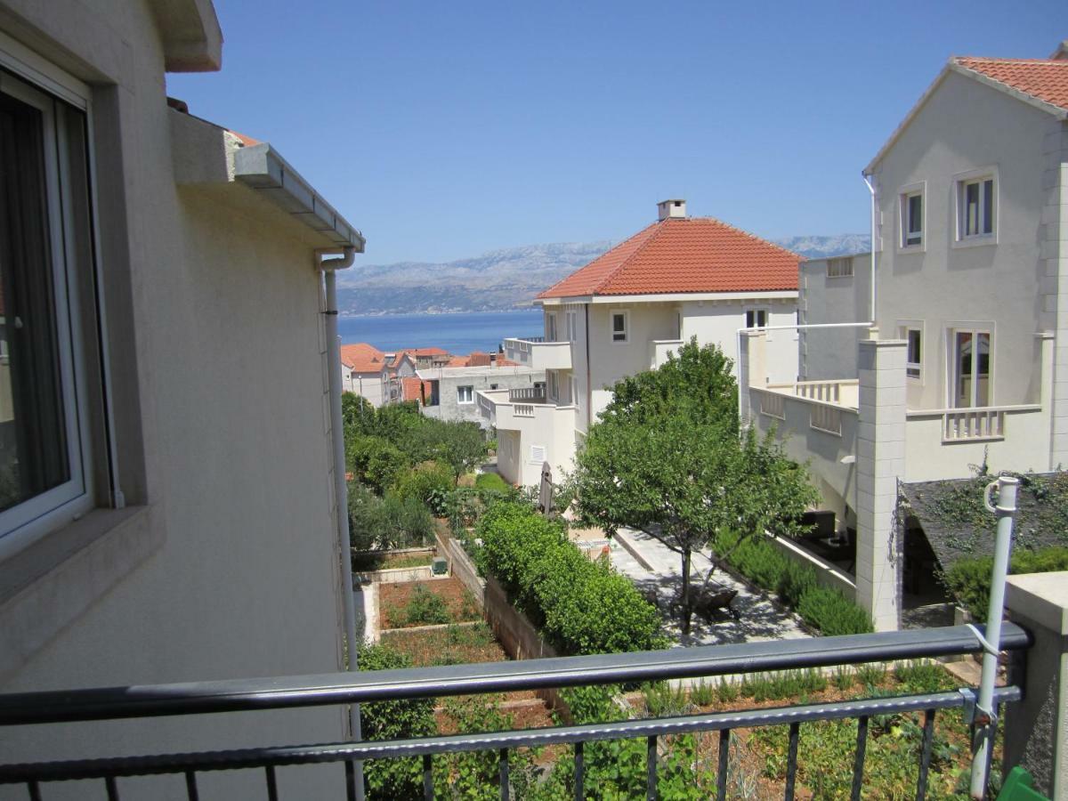 Nives B. Supetar Exterior foto