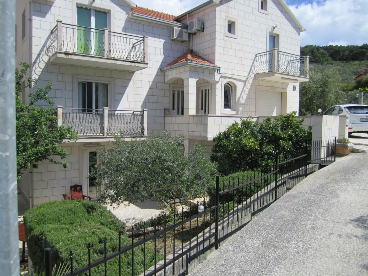 Nives B. Supetar Exterior foto